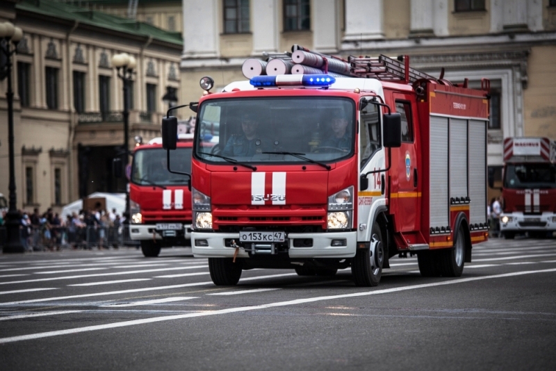 Сайт пожарных спб. Российские пожарные. Виват пожарные России. Флаг пожарных.