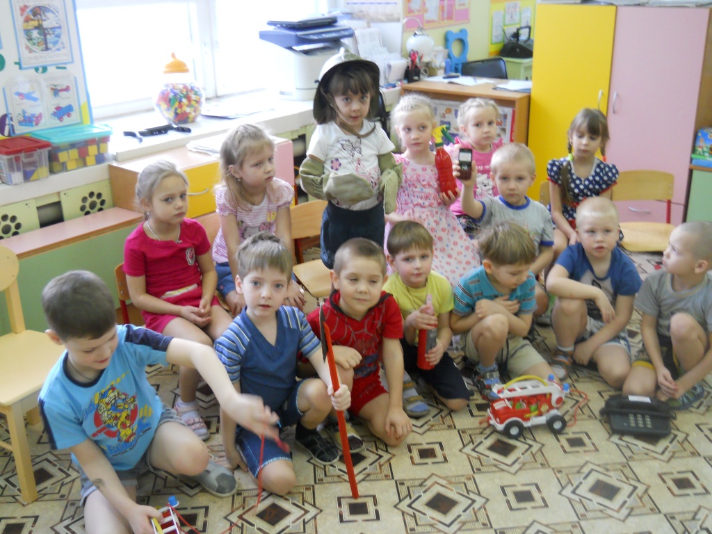 Дошколята Новодвинска в роли пожарных
