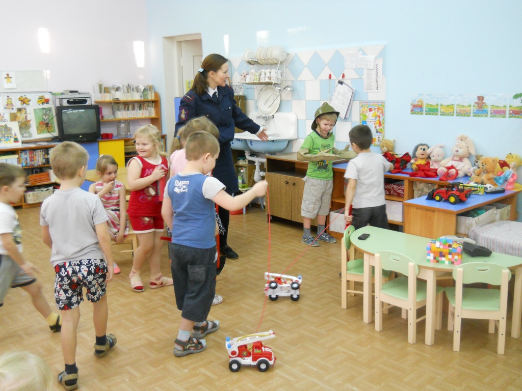 Дошколята Новодвинска в роли пожарных