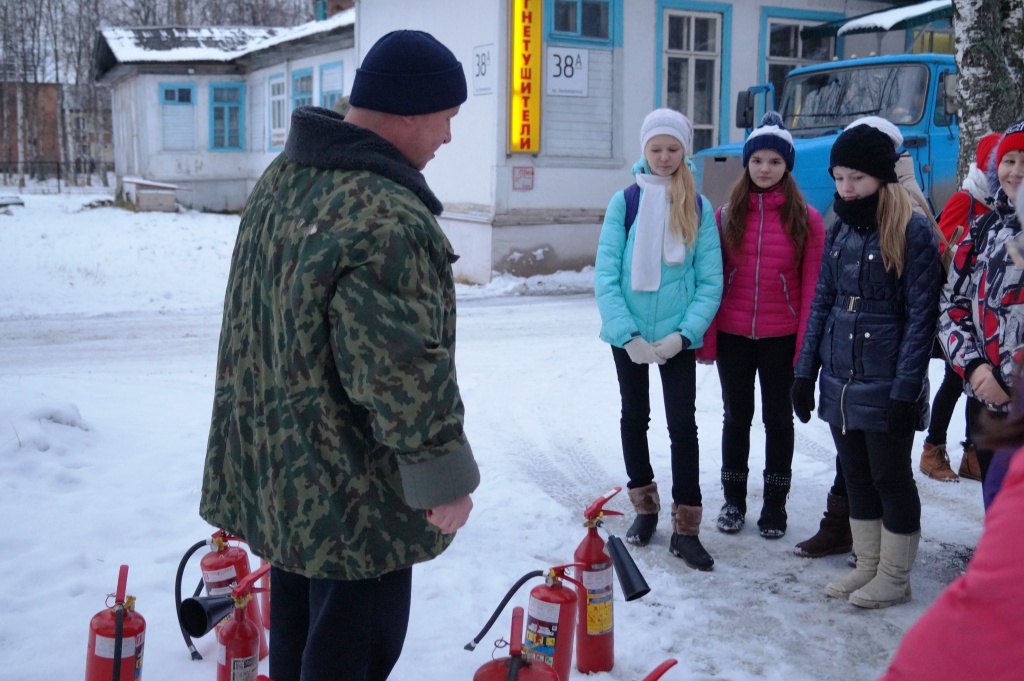 Школьники Северодвинска научились тушить пожар