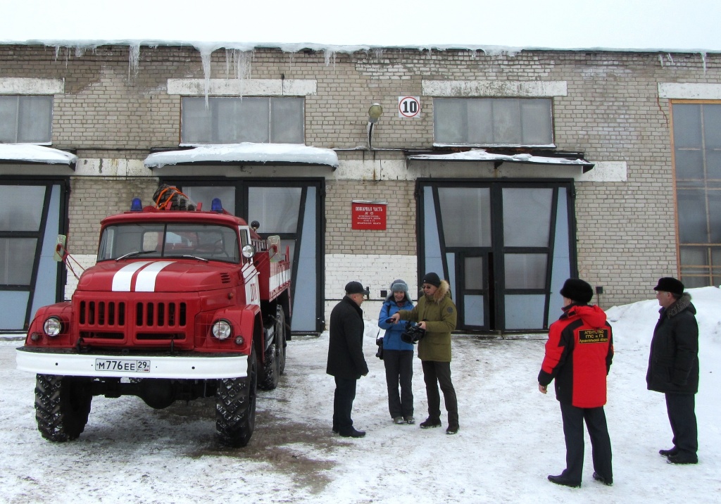 Добровольные пожарные пос. Сылога получили пожарный автомобиль Добровольные пожарные пос. Сылога получили пожарный автомобиль
